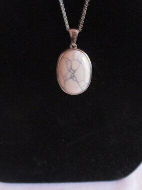 White Howlite Pendant Necklace (24 in) 14K YG Plaltinum Over Copper w Magnet
